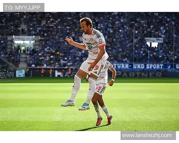 莱万回归安联球场遭拜仁球迷嘘声四起令人唏嘘不已